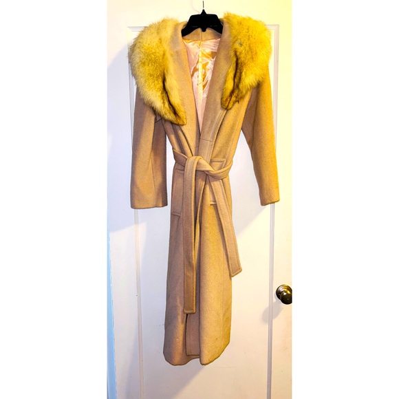 Vintage Genuine FOX FUR Blonde elegant Cream Long Wool Coat. Luxe-Vintage 1970s.